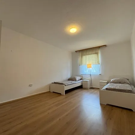 شقة City-apartment Monteur- & *